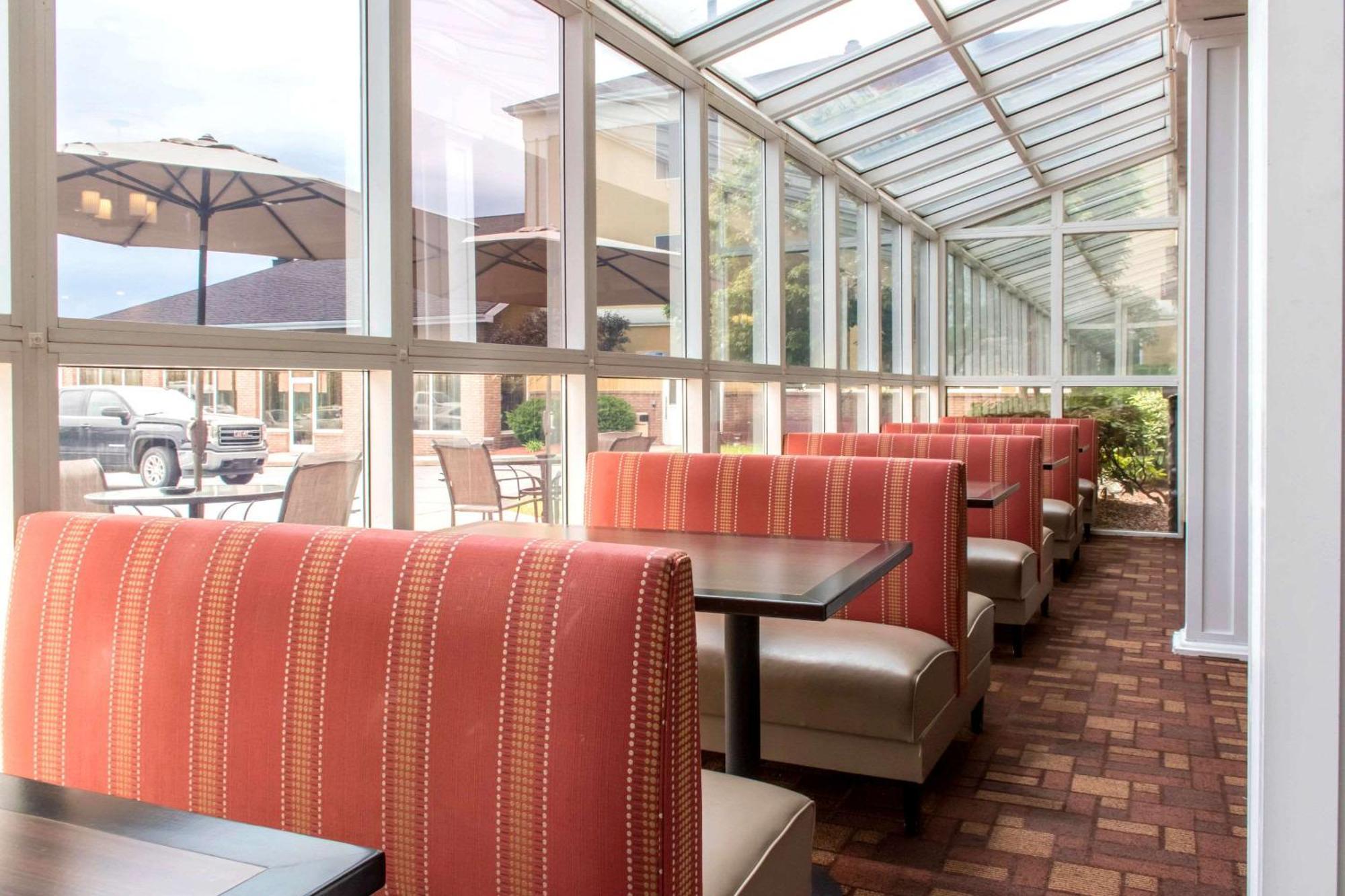 Comfort Suites Scranton Near Montage Mountain Exterior foto
